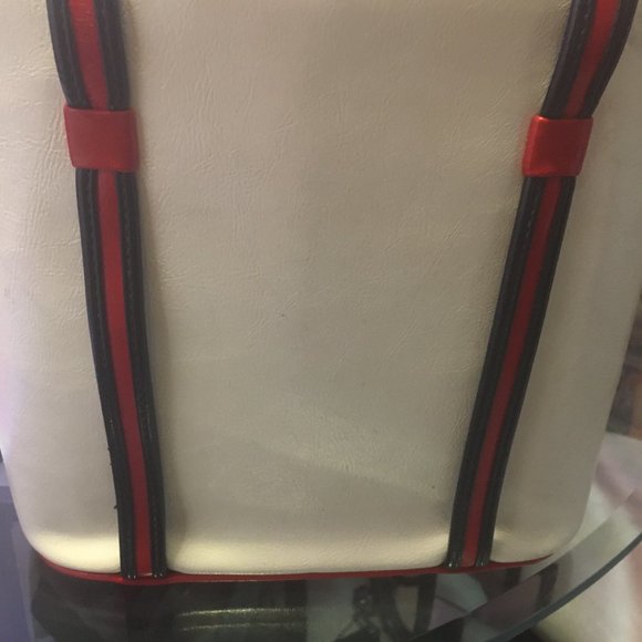 White Purse - Picture 1 of 1